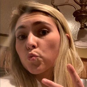 Meet your Posher, Carly